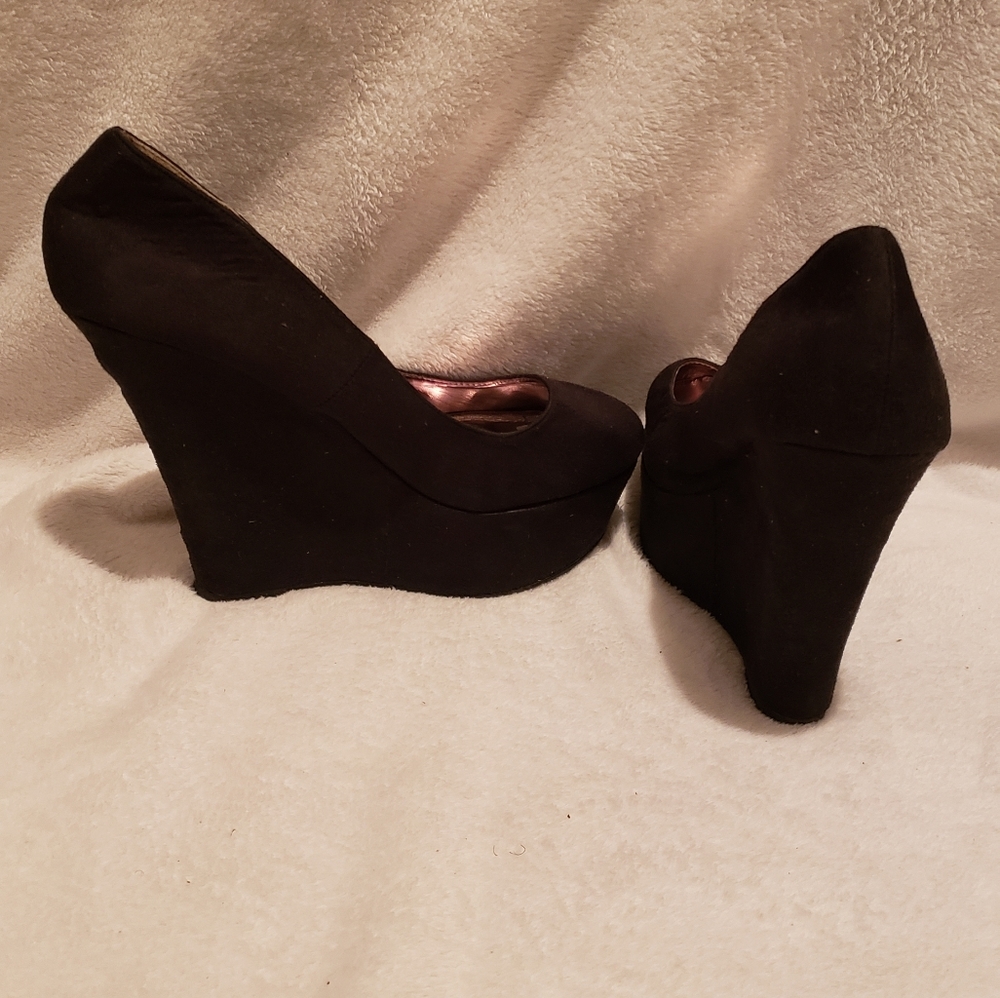 Black Wedges